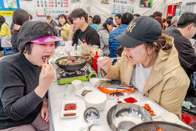 올해 '서천 동백곷 주꾸미 축제'에 26만명 찾아왔다