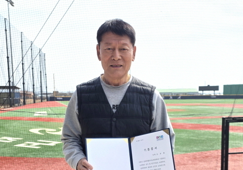 해태 타이거즈 레전드 김준환, 전북체육회에 소장품 기증