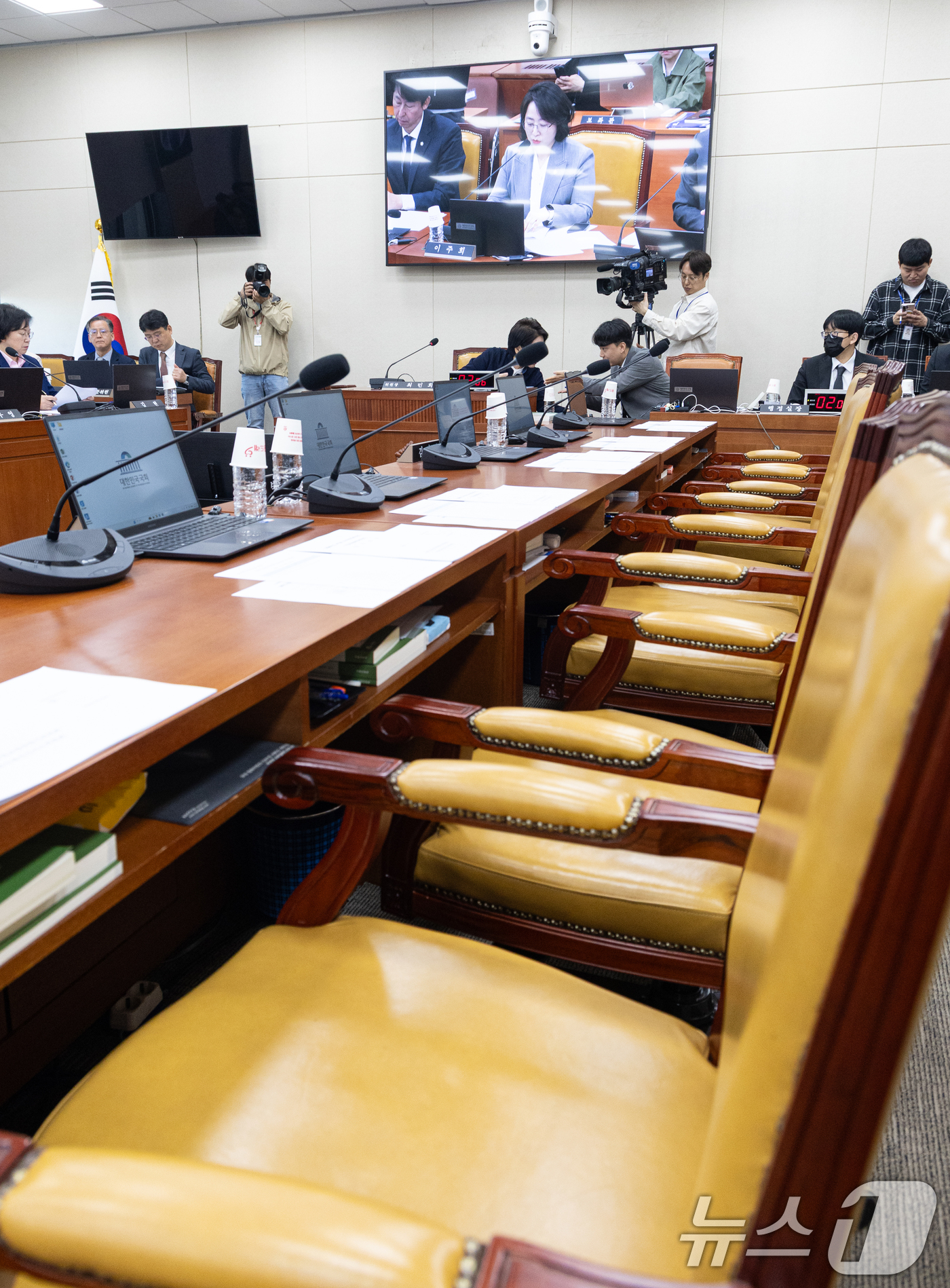 (서울=뉴스1) 이승배 기자 = 7일 서울 여의도 국회에서 열린 제434회국회(임시회) 과학기술정보방송통신위원회 제2차 전체회의에서 국민의힘 의원들의 빈자리가 보이고 있다. 202 …