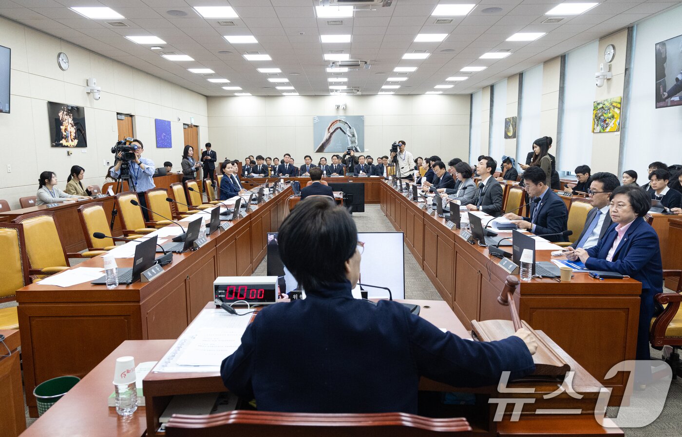 본문 이미지 - 국회 과학기술정보방송통신위원회 회의 모습. 2026.4.7 ⓒ 뉴스1 이승배 기자