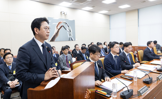 추경안 의결 감사 인사말하는 배경훈 장관