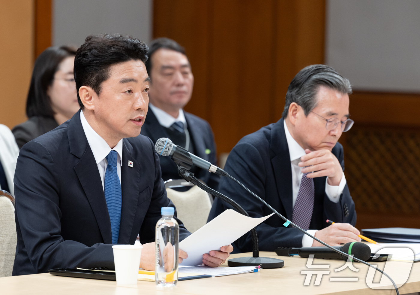 (서울=뉴스1) 이재명 기자 = 강훈식 비서실장이 7일 청와대 춘추관에서 열린 중동상황 관련 기자간담회에서 발언을 하고 있다. 2026.4.7/뉴스1