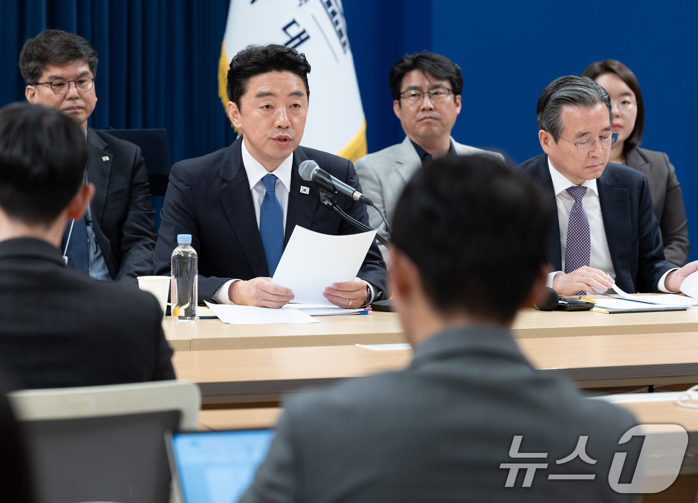(서울=뉴스1) 이재명 기자 = 강훈식 비서실장이 7일 청와대 춘추관에서 열린 중동상황 관련 기자간담회에서 발언을 하고 있다. 2026.4.7/뉴스1