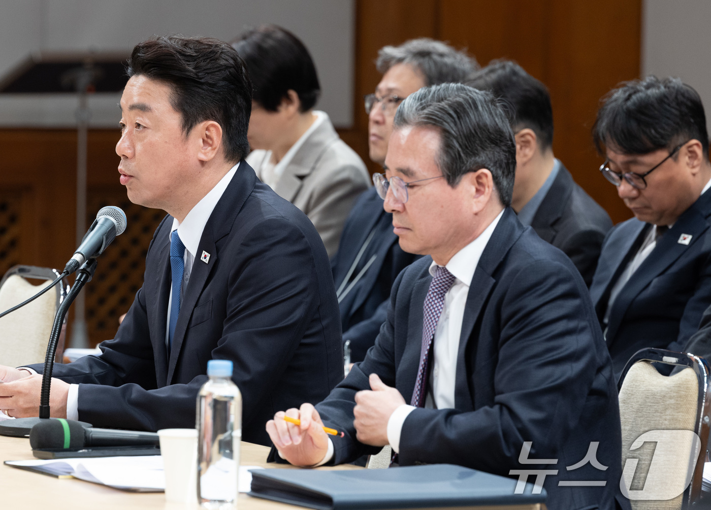 (서울=뉴스1) 이재명 기자 = 강훈식 비서실장이 7일 청와대 춘추관에서 열린 중동상황 관련 기자간담회에서 발언을 하고 있다. 2026.4.7/뉴스1