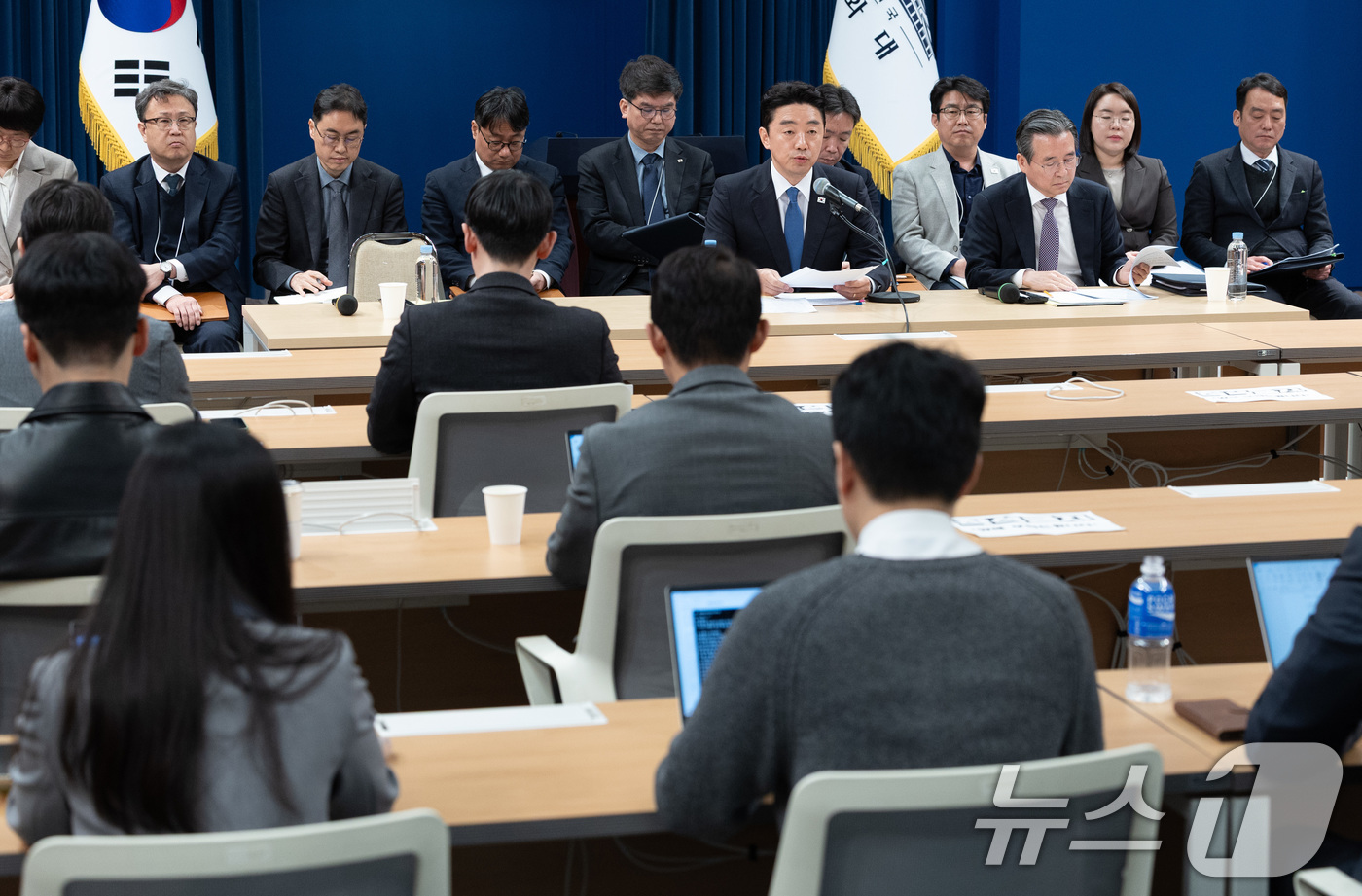 (서울=뉴스1) 이재명 기자 = 강훈식 비서실장이 7일 청와대 춘추관에서 열린 중동상황 관련 기자간담회에서 발언을 하고 있다. 2026.4.7/뉴스1