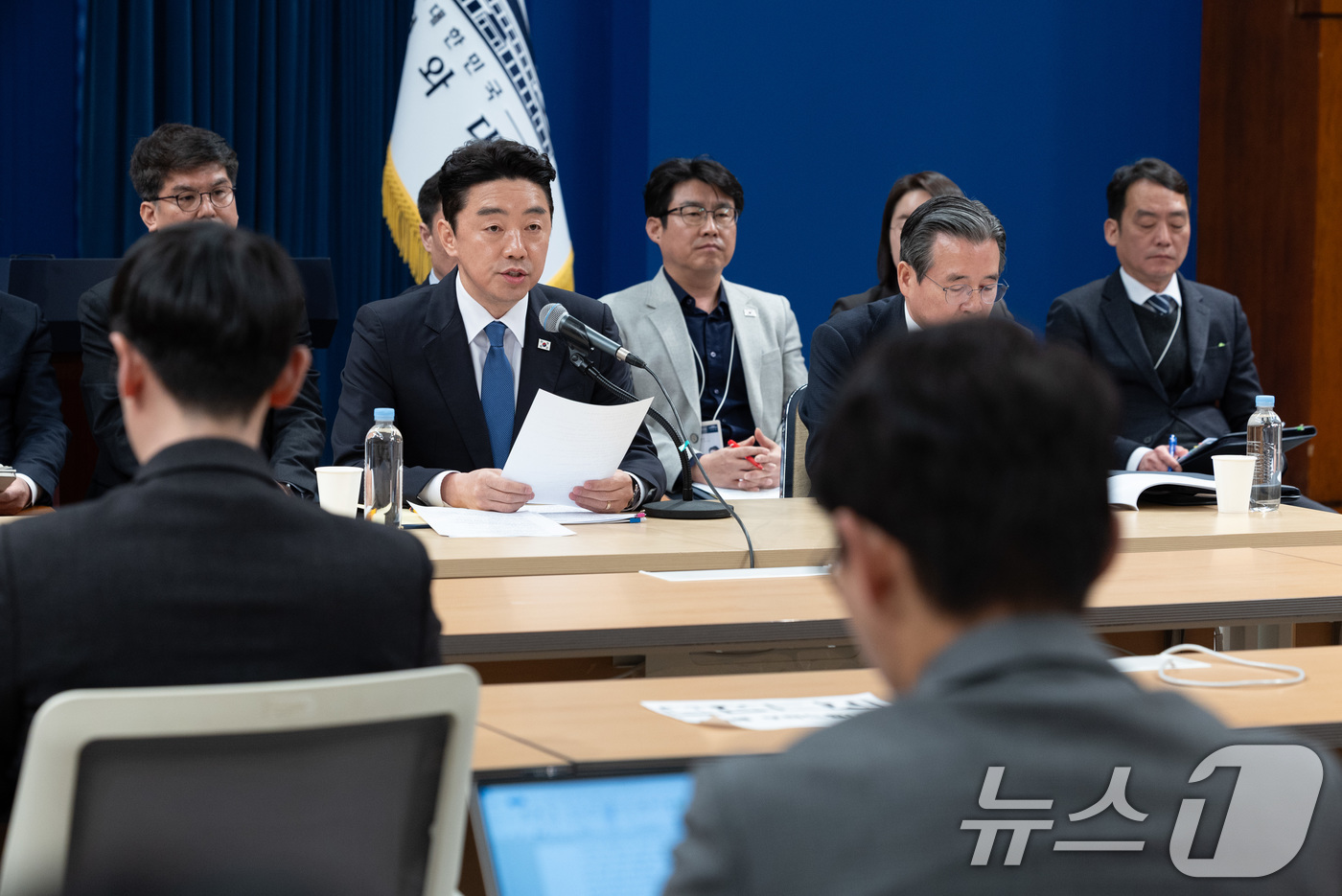 (서울=뉴스1) 이재명 기자 = 강훈식 비서실장이 7일 청와대 춘추관에서 열린 중동상황 관련 기자간담회에서 발언을 하고 있다. 2026.4.7/뉴스1