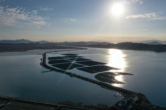 '태양광공사' 오명 벗을까…농어촌공사 8년 만에 수상태양광 재시동, 왜?