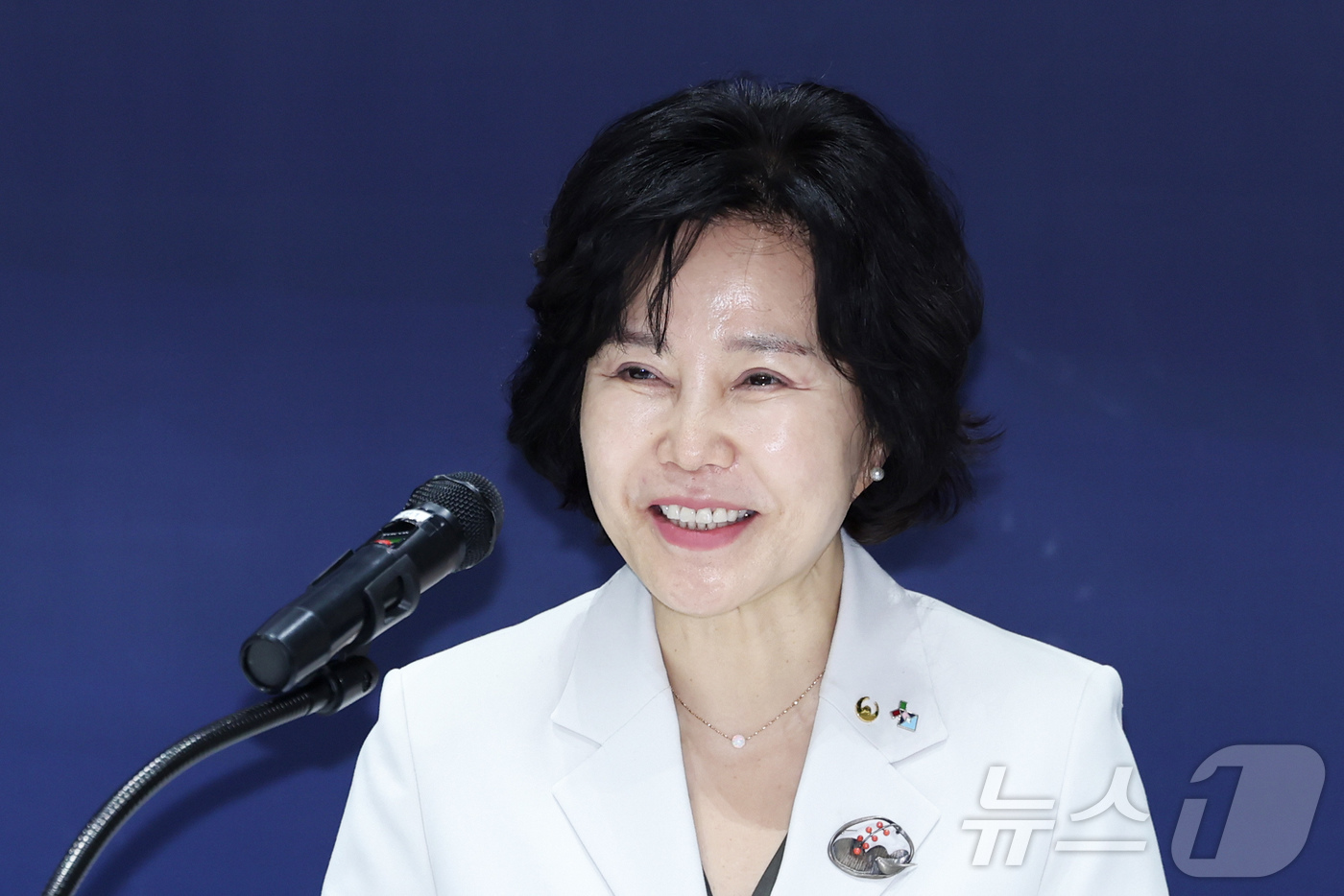 (서울=뉴스1) 임지훈 인턴기자 = 김은경 서민금융진흥원장 겸 신용회복위원장이 7일 서울 중구 서민금융진흥원 대교육장에서 열린 취임 100일 기념 기자간담회에 참석해 미소를 짓고 …