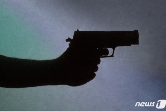 "유명인 OOO 총으로 쏘겠다" 허위신고 60대 여성 체포
