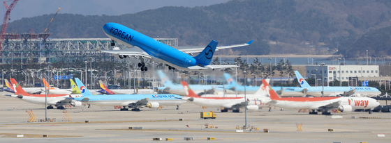 '유류할증료 폭탄' 美·유럽 항공료 급등…항공사 실적 '빨간불'