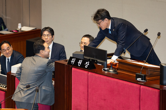 예결위,'중국인 40만원 지원' 공방…"추경안에 없다 vs 전액 삭감해야"