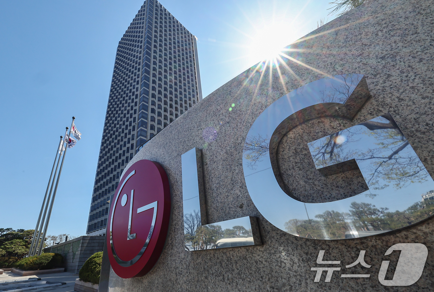 (서울=뉴스1) 김도우 기자 = LG전자는 7일 올해 1분기 연결기준 영업이익이 1조 6736억 원으로 전년 동기 대비 32.9% 성장한 것으로 잠정 집계됐다고 7일 공시했다.같은 …