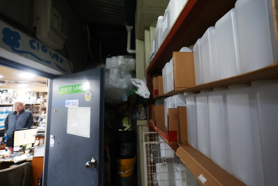 '나프타 쇼크 현실화' 두 배 이상 오른 아세톤·신나