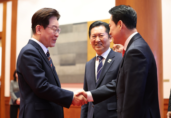 日유조선 호르무즈 통과에 장동혁 "외교천재 李대통령 뭐 하나"