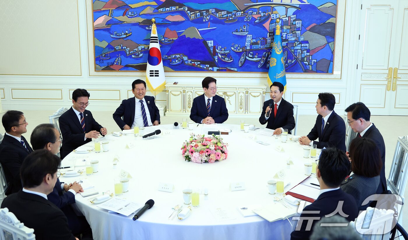 본문 이미지 - 장동혁 국민의힘 대표가 7일 청와대에서 열린 여야정 민생경제협의체 회담 및 오찬에서 발언하고 있다. (청와대통신사진기자단) 2026.4.7 ⓒ 뉴스1 이재명 기자