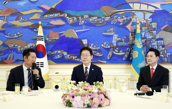 발언하는 정청래 대표