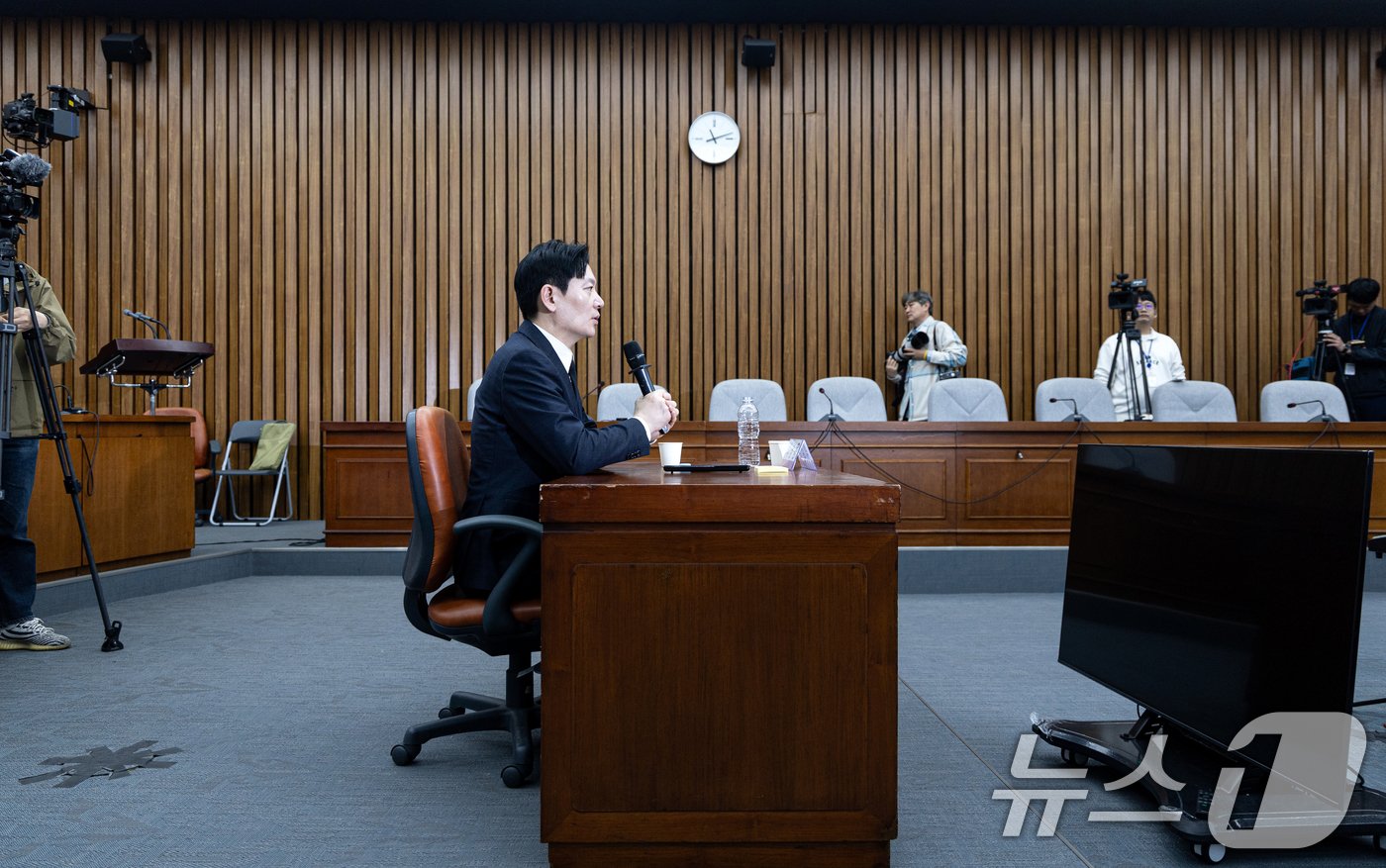 (서울=뉴스1) 이승배 기자 = '쌍방울 대북 송금' 사건을 수사했던 박상용 검사가 7일 서울 여의도 국회에서 국민의힘 '윤석열정권 정치검찰 조작기소 의혹사건 진상규명' 국정조사특 …