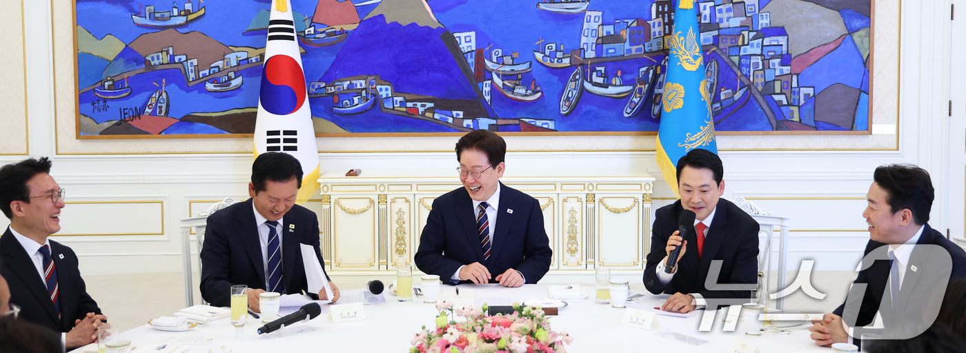 (서울=뉴스1) 이재명 기자 = 장동혁 국민의힘 대표가 7일 청와대에서 열린 여야정 민생경제협의체 회담 및 오찬에서 발언하고 있다. (청와대통신사진기자단) 2026.4.7/뉴스1