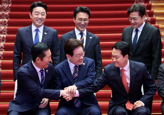 李대통령 "고유가지원금 '현찰 나눠주기' 표현 과해…고통 보전해야"