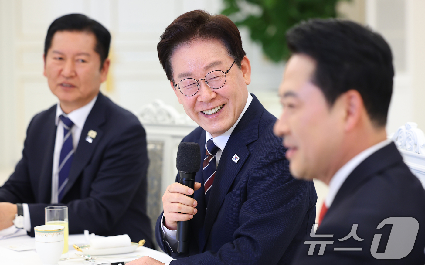 (서울=뉴스1) 이재명 기자 = 이재명 대통령이 7일 청와대에서 열린 여야정 민생경제협의체 회담 및 오찬에서 발언하고 있다. (청와대통신사진기자단) 2026.4.7/뉴스1