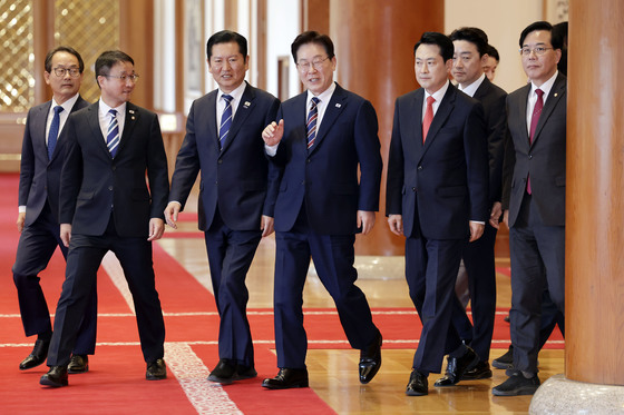 함께 발걸음 옮기는 이재명 대통령·정청래·장동혁 대표