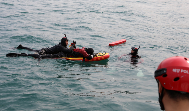포항해경, 파출소 직원들에 구조 기법 전수…응급처치법도 교육