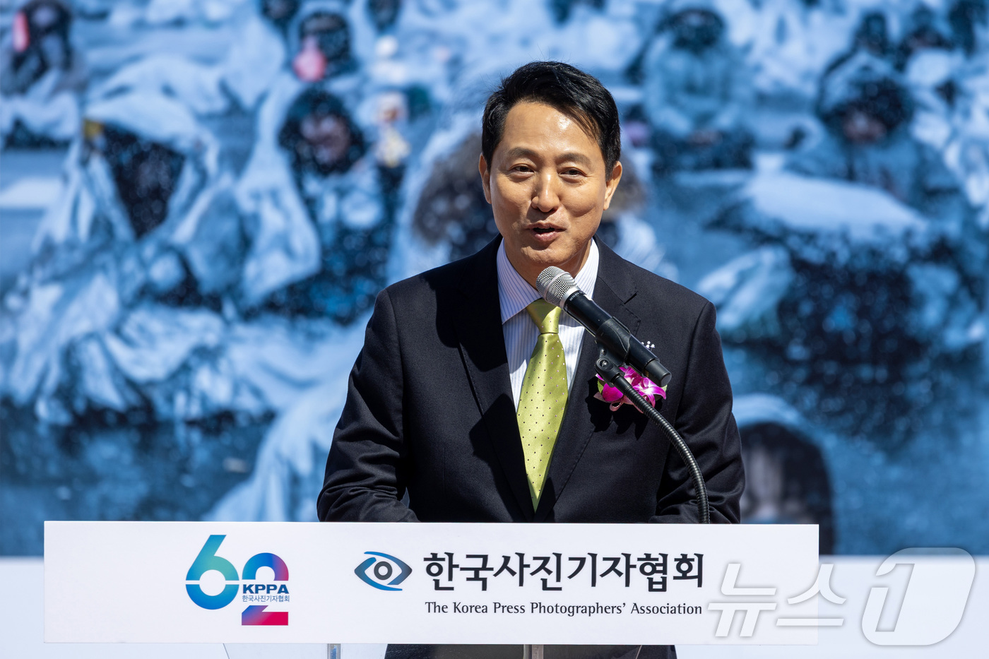 (서울=뉴스1) 사진공동취재단 = 오세훈 서울시장이 7일 서울 종로구 광화문 광장에서 열린 제62회 한국보도사진전 ‘오늘의 보도사진, 내일의 역사가 되다’ 개막식에서 축사하고 있다 …