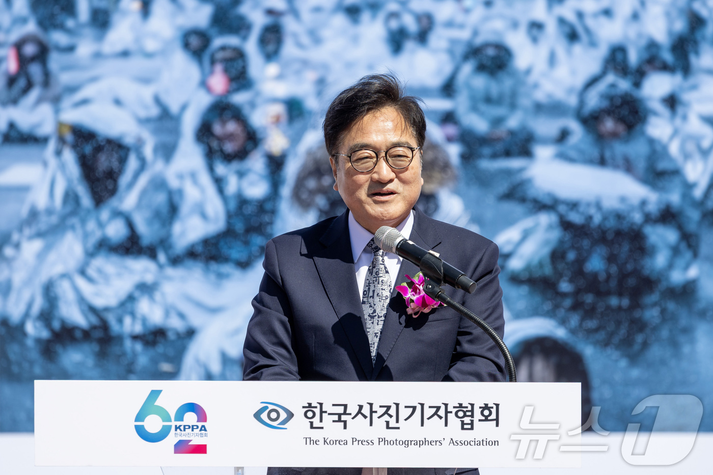(서울=뉴스1) 사진공동취재단 = 우원식 국회의장이 7일 서울 종로구 광화문 광장에서 열린 제62회 한국보도사진전 ‘오늘의 보도사진, 내일의 역사가 되다’ 개막식에서 축사하고 있다 …