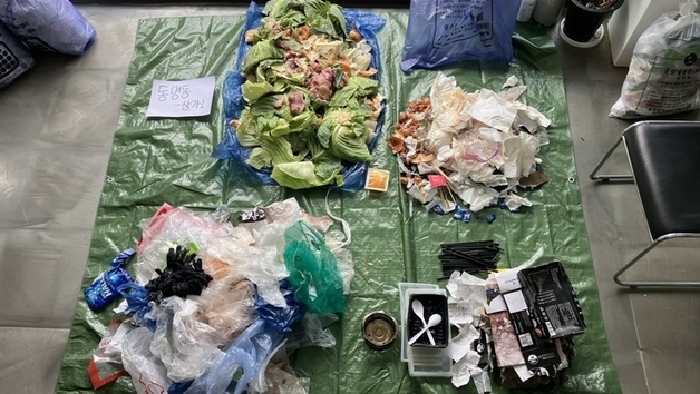 내놓은 종량제 봉투 열어봤더니…절반 이상이 재활용품·음식물