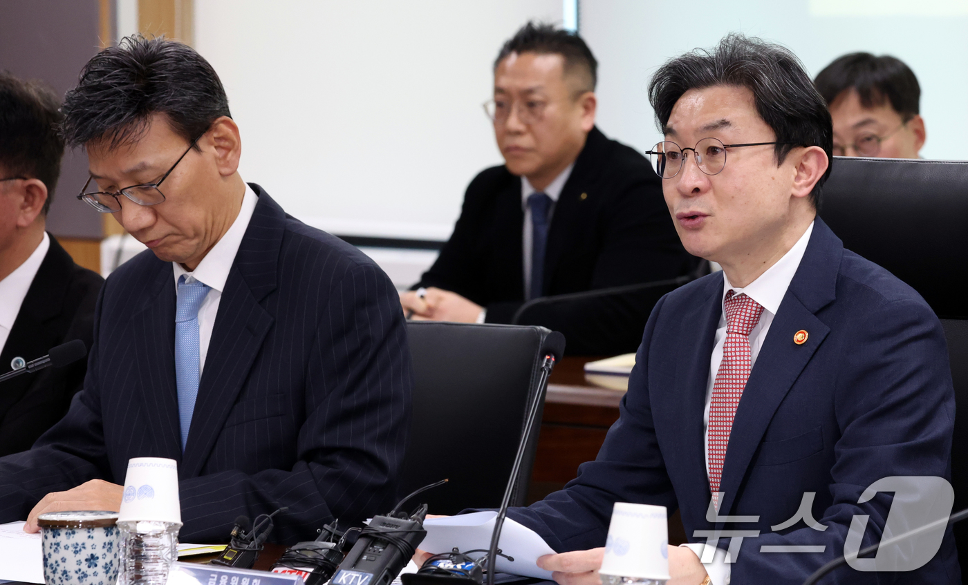 (서울=뉴스1) 김명섭 기자 = 이억원 금융위원장이 7일 오후 서울 종로구 세종대로 정부서울청사에서 중동상황 피해업종 관련 산업·금융권 간담회에서 모두 발언을 하고 있다. 이날 회 …