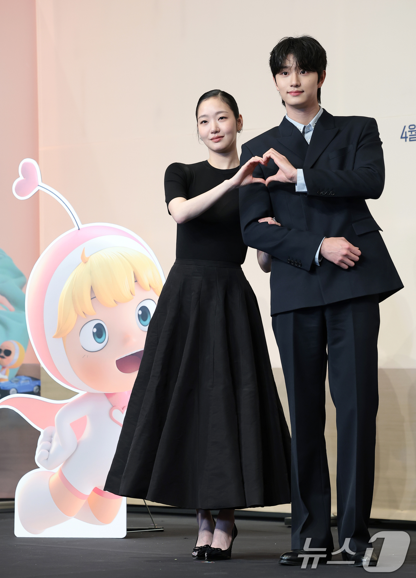 (서울=뉴스1) 권현진 기자 = 배우 김고은과 김재원(오른쪽)이 7일 서울 구로구 더 링크호텔 서울에서 열린 티빙 새 드라마 '유미의 세포들3'(극본 송재정, 김경란/연출 이상엽) …