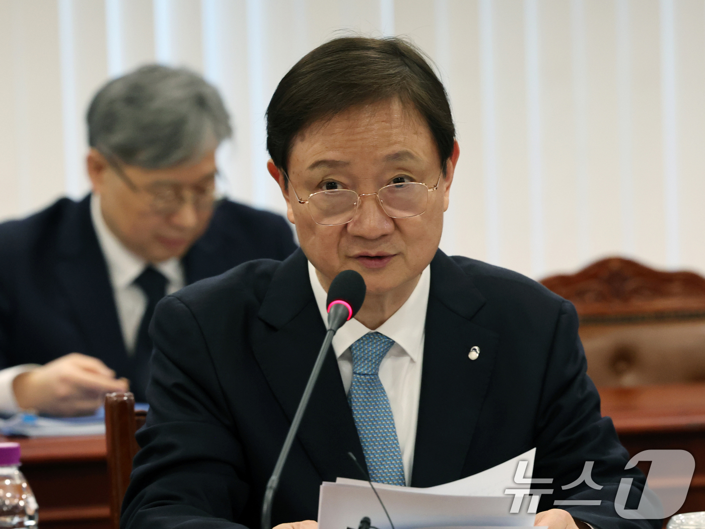 (서울=뉴스1) 황기선 기자 = 이찬진 금융감독원장이 7일 오후 서울 영등포구 여의도 금융감독원에서 열린 '금융보안 페러다임 전환 간담회'에서 모두발언을 하고 있다.  2026.4 …