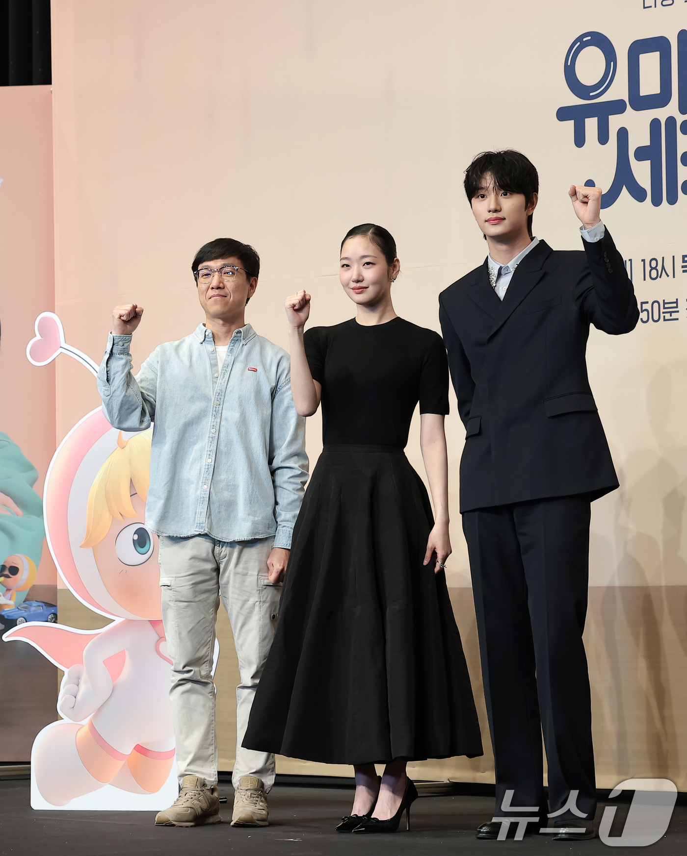 (서울=뉴스1) 권현진 기자 = 이상엽 감독(왼쪽부터)과 배우 김고은, 김재원이 7일 서울 구로구 더 링크호텔 서울에서 열린 티빙 새 드라마 '유미의 세포들3'(극본 송재정, 김경 …