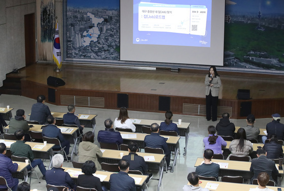 경총 "법정 정년연장 아닌 단계적 재고용 필요…청년 일자리 상생해야"