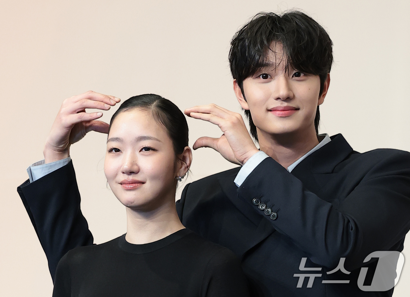 (서울=뉴스1) 권현진 기자 = 배우 김고은과 김재원(오른쪽)이 7일 서울 구로구 더 링크호텔 서울에서 열린 티빙 새 드라마 '유미의 세포들3'(극본 송재정, 김경란/연출 이상엽) …