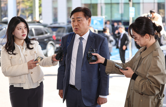 김관영 전북지사, 제명 효력정지 가처분 심문 출석