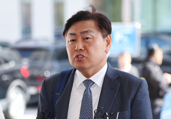 김관영 전북지사, 제명 가처분 심문 출석