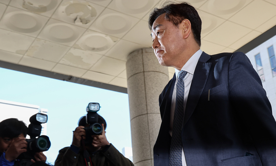 '민주당 제명' 김관영 전북지사, 가처분 심문 출석