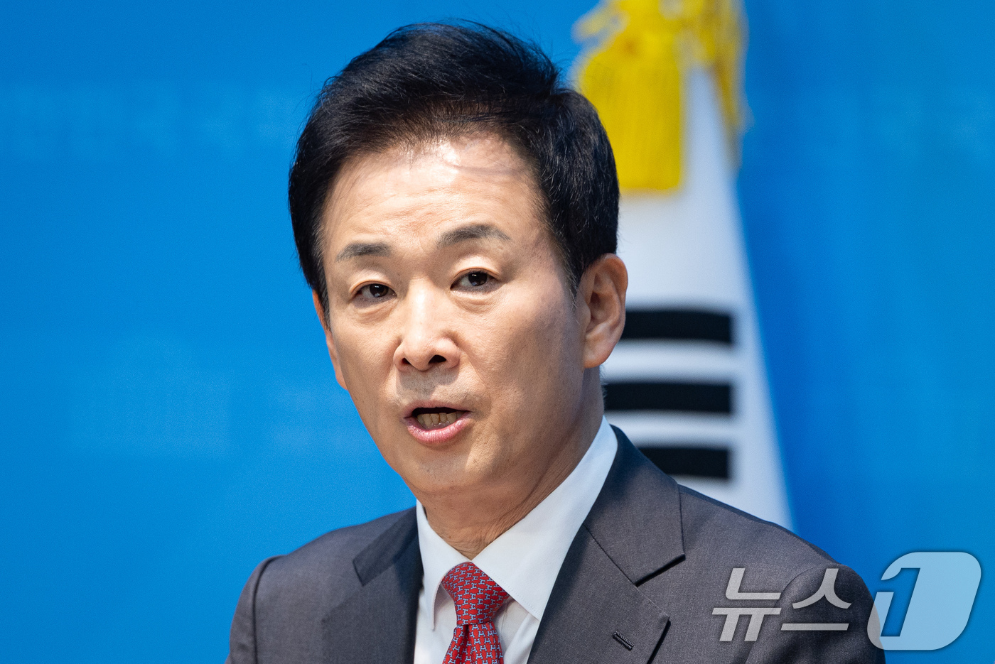 (서울=뉴스1) 유승관 기자 = 유영하 국민의힘 대구시장 예비후보가 7일 서울 여의도 소통관에서 기자회견을 열고 대구시장 경선 공천배제(컷오프) 후 반발하고 있는 주호영 국회부의장 …