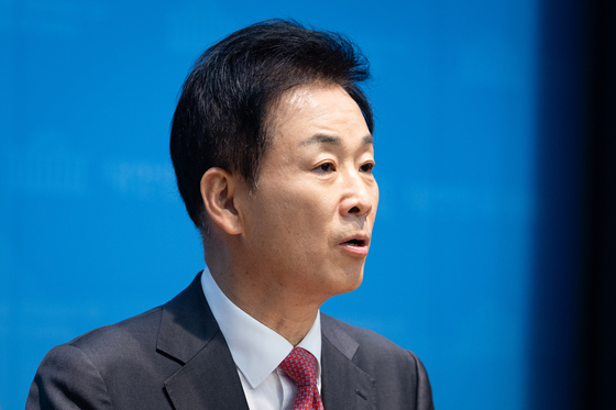 유영하 "선당후사로 보수 중심 잡아달라"…주호영에 호소