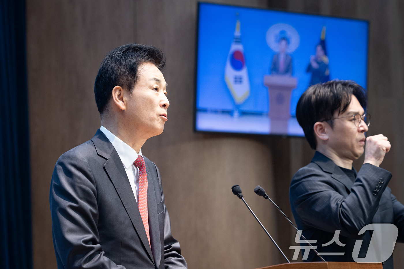 (서울=뉴스1) 유승관 기자 = 유영하 국민의힘 대구시장 예비후보가 7일 서울 여의도 소통관에서 기자회견을 열고 대구시장 경선 공천배제(컷오프) 후 반발하고 있는 주호영 국회부의장 …