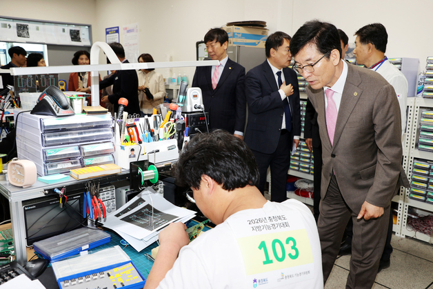 윤건영 충북교육감, 기능경기대회 찾아 직업계고 학생들 격려