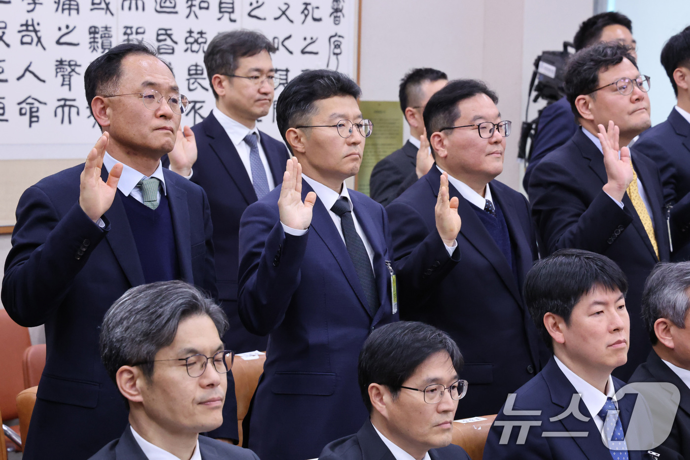 (서울=뉴스1) 신웅수 기자 = 엄희준 광주고검 검사와 강백신 대구고검 검사가 7일 서울 여의도 국회에서 열린 윤석열정권정치검찰조작기소의혹사건진상규명국정조사특별위원회 전체회의에서 …