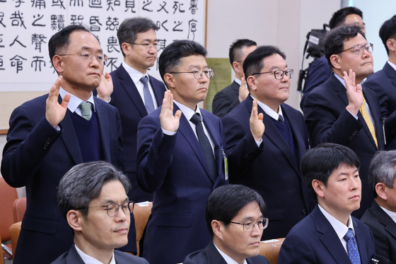 국조특위 증인 선서하는 엄희준·강백신 검사