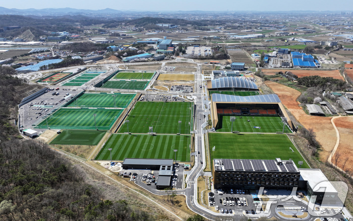(천안=뉴스1) 구윤성 기자 = 7일 충남 천안 서북구에 공식 개관한 코리아풋볼파크 전경. 2026.4.7/뉴스1