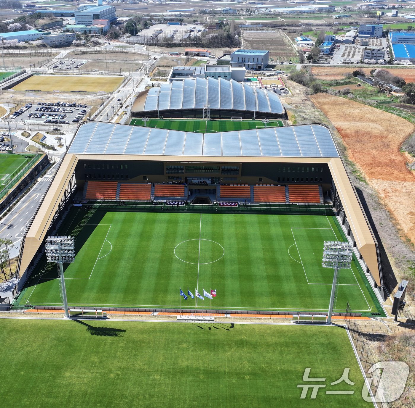 (천안=뉴스1) 구윤성 기자 = 7일 충남 천안 서북구에 공식 개관한 코리아풋볼파크 전경. 2026.4.7/뉴스1