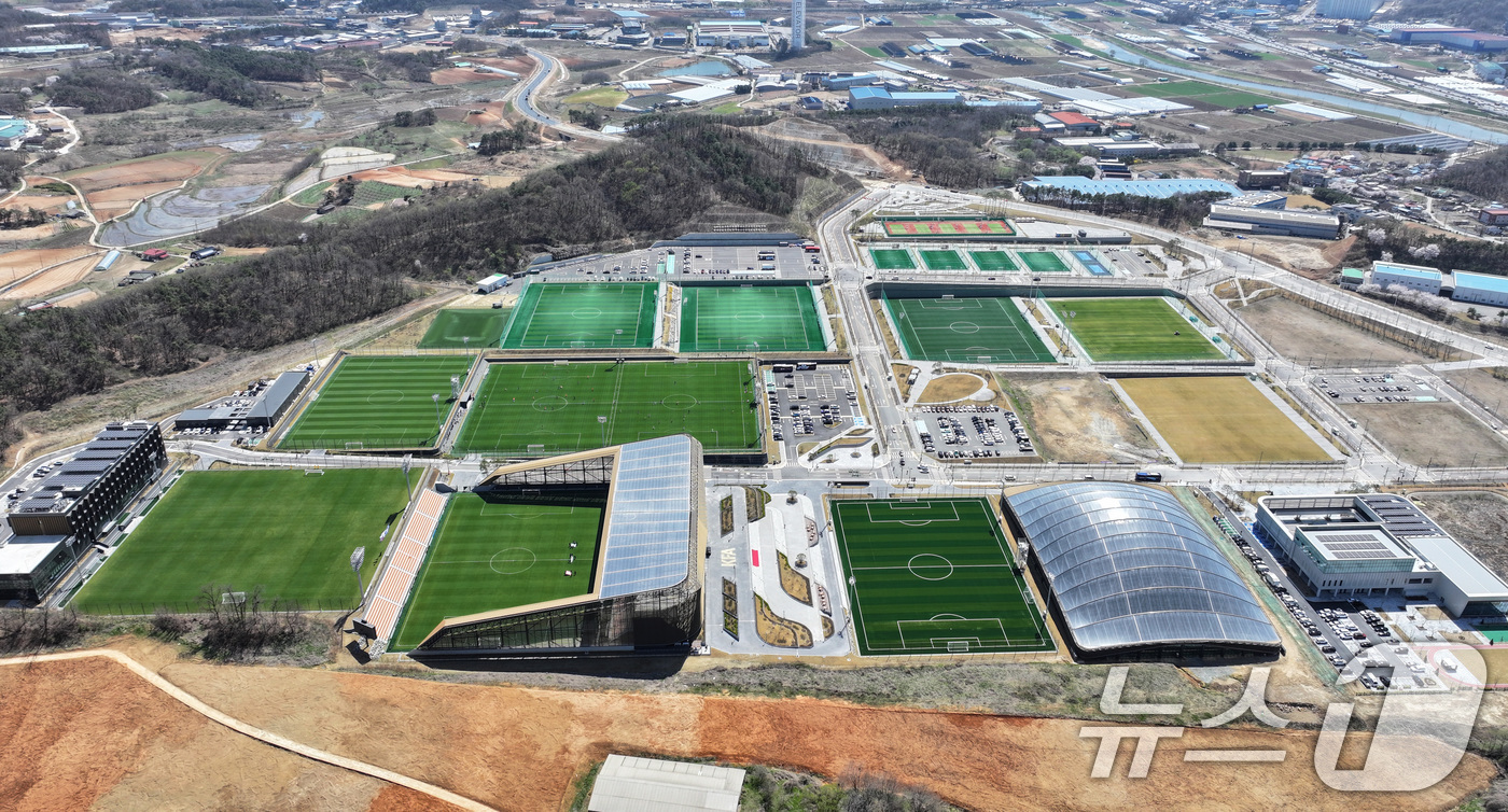 (천안=뉴스1) 구윤성 기자 = 7일 충남 천안 서북구에 공식 개관한 코리아풋볼파크 전경. 2026.4.7/뉴스1