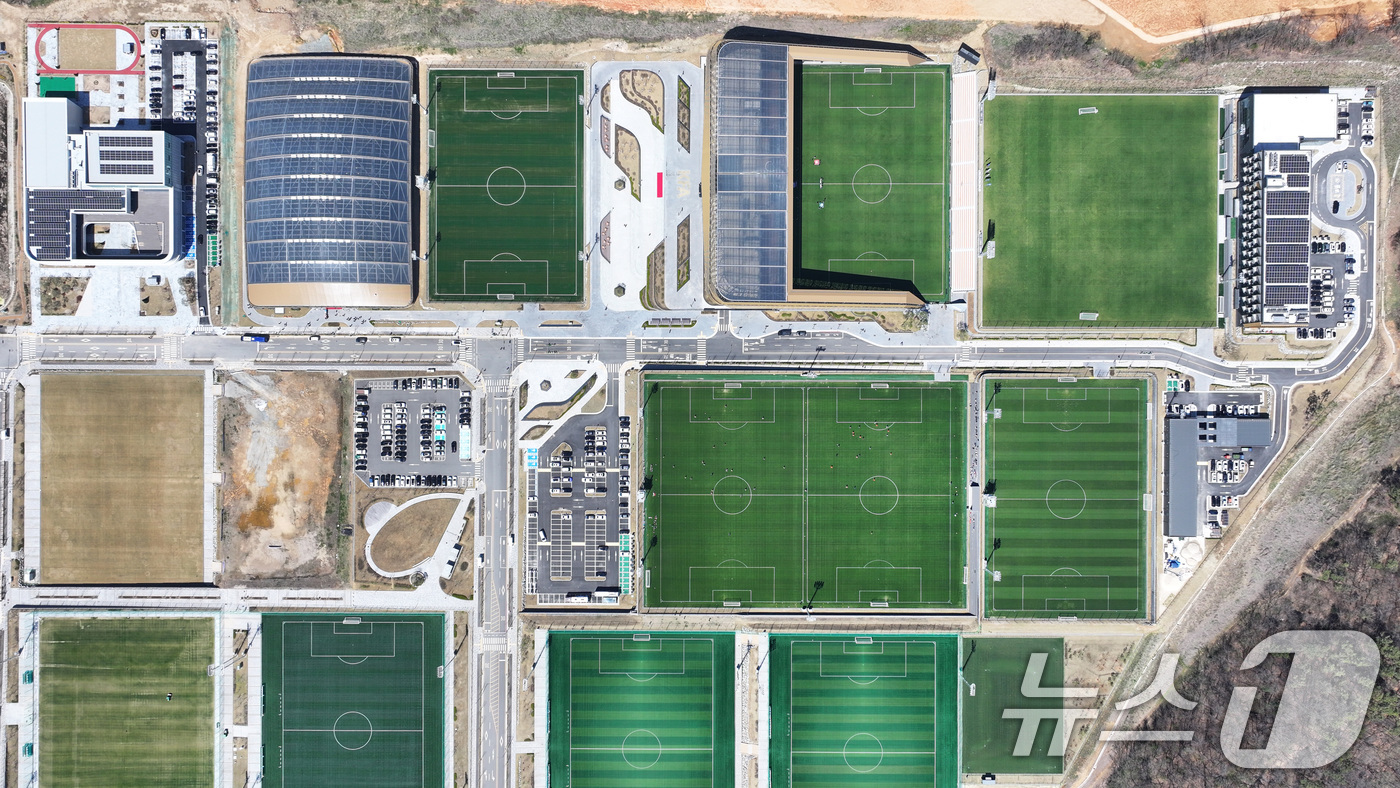 (천안=뉴스1) 구윤성 기자 = 7일 충남 천안 서북구에 공식 개관한 코리아풋볼파크 전경. 2026.4.7/뉴스1