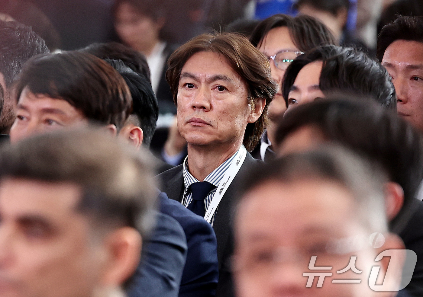 (천안=뉴스1) 구윤성 기자 = 홍명보 국가대표팀 축구 감독이 7일 오후 충남 천안 서북구 코리아풋볼파크 개관식에 자리하고 있다. 2026.4.7/뉴스1