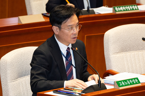 김영훈 "단기 근로자 위한 공정수당 조만간 발표…정년 연장 상반기 결론"